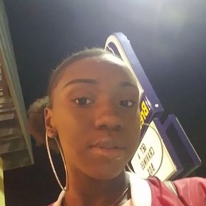 Meet your Posher, Dominique